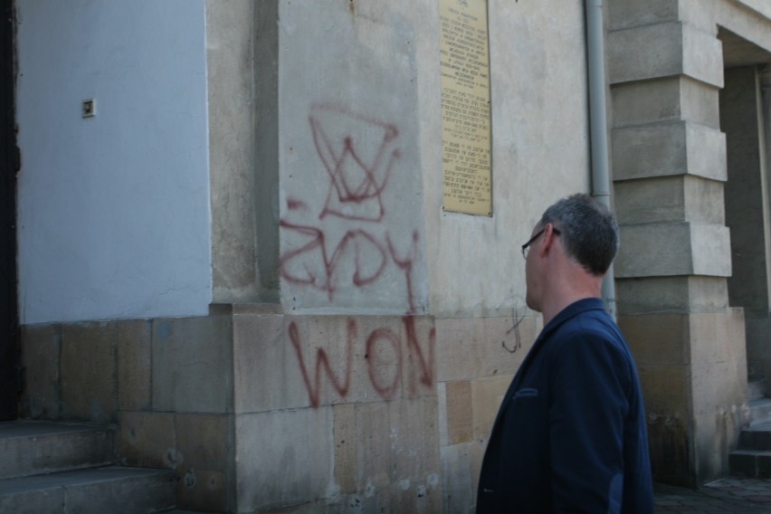 Nowy Sącz. Atak antysemitów na starą synagogę
