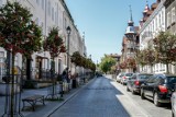 Gdańsk: Część ulicy Wajdeloty zamknięta dla ruchu samochodów. Będzie więcej miejsca na ogródki gastronomiczne. Na razie testowo