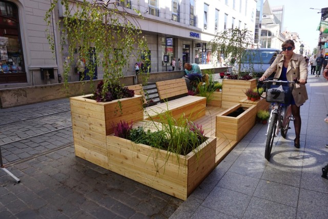 Łódź i parklet na ulicy Andrzeja.