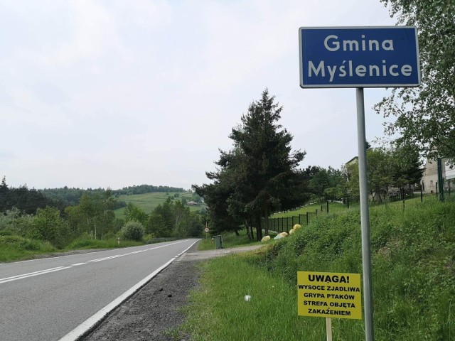 Tablice informujące o strefie objętej zakażeniem pojawiły się w  gminie Myślenice