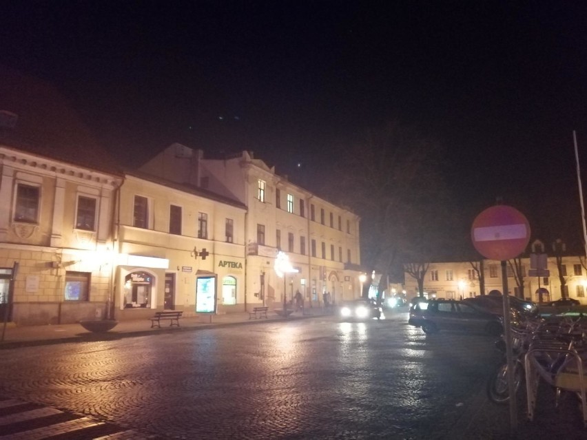 Świąteczna iluminacja Starego Rynku w Łowiczu [ZDJĘCIA]