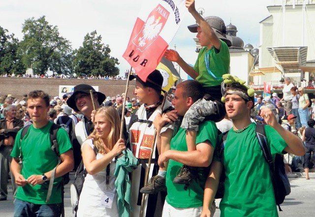 Pielgrzymi w większości nie sypiają w Częstochowie