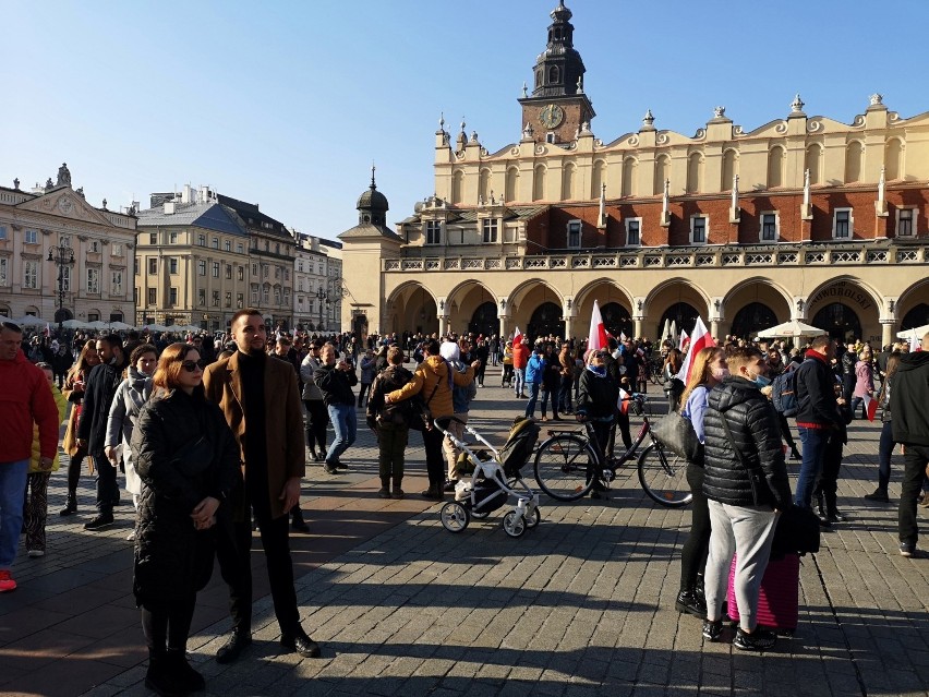 11 listopada krakowianie korzystali z pięknej pogody w...