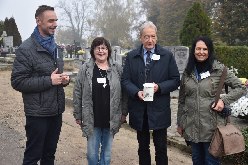 Gniezno: Wszystkich Świętych 2022. Na gnieźnieńskich cmentarzach odbyła się doroczna kwesta [31.10.2022]