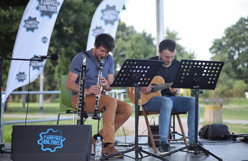 W parku w Redzie zabrzmiał jazz. Przed publicznością wystąpił JK Duo