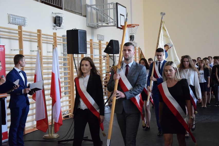 Kraśnik. Uczniowie znów zasiedli w szkolnych ławkach. Powiatowa inauguracja roku szkolnego (ZDJĘCIA/WIDEO)