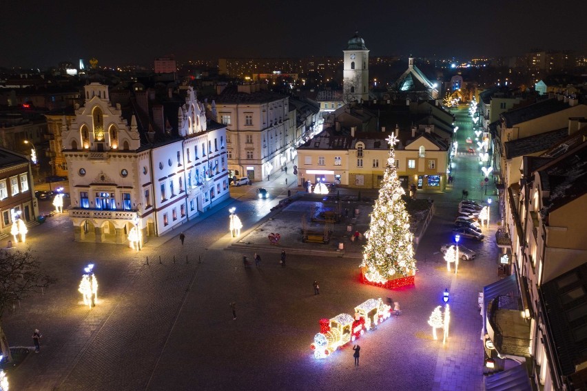 Rzeszów najpiękniej oświetlonym miastem Podkarpacia! Teraz walczy o tytuł Świetlnej Stolicy Polski. Możemy pomóc naszemu miastu