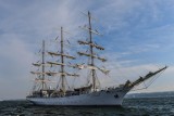 "Dar Młodzieży" wyruszył z Gdyni w morze, mimo problemów załogi z koronawirusem 