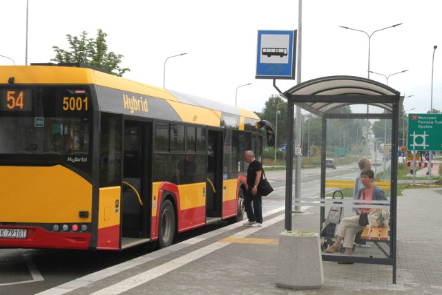 Takie wiaty  jak na ulicy Popiełuszki będą zamontowane w tym roku na 17 przystankach.