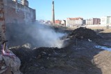 Płoną toksyczne odpady ukryte pod zawaloną halą byłej huty szkła w Wałbrzychu! Wśród nich plastiki z samochodów