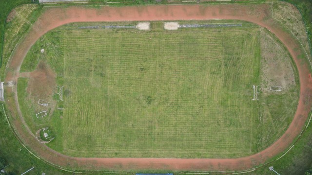 Murawa stadionu przy ul. Kraszewskiego.