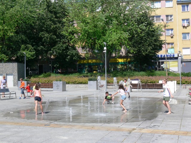 Na nowym mieście, miejscem gdzie można się schłodzić jest wyremontowany Plac 3 Maja i tamtejsza fontanna.