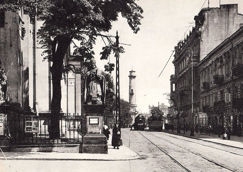 Przechodząc ulicą Waliców (pod numerem 14 przed wojną...