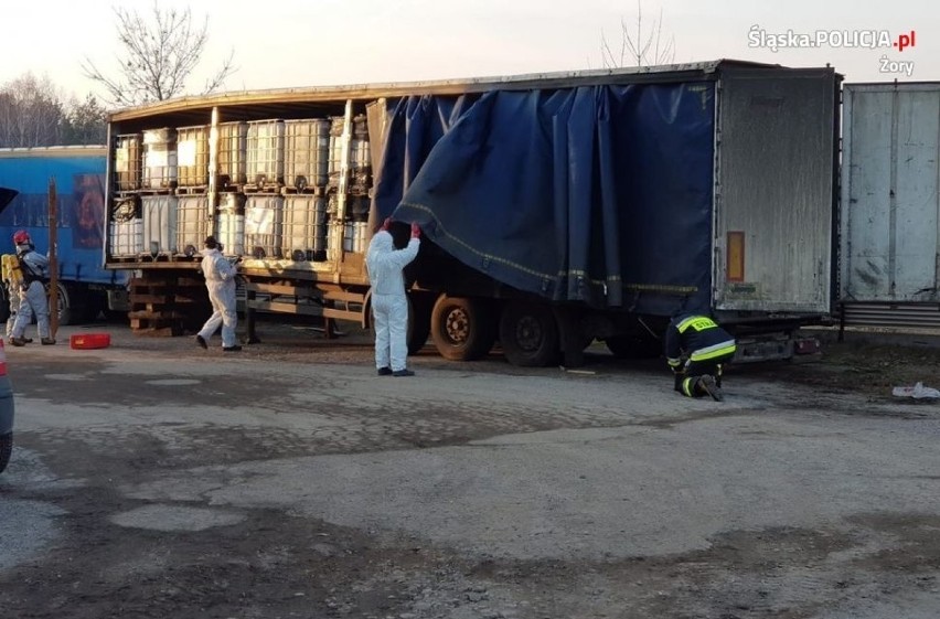 700 tysięcy litrów toksyn w naczepach tirów w Żorach. Prokuratura: Odpady mogą stanowić zagrożenie dla życia