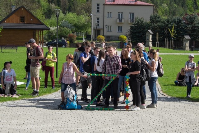 „100 km od Bochni na 100-lecie odzyskania niepodległości” - 160 osób wzięło udział w 11. edycji złaziska dla młodzieży w Piwnicznej