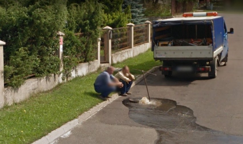 Mieszkańcy Gorc uchwyceni przez kamery Google Street View....