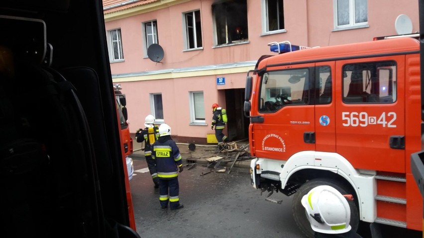 Strzegom: Pożar na Świdnickiej, ewakuowano matkę z dzieckiem