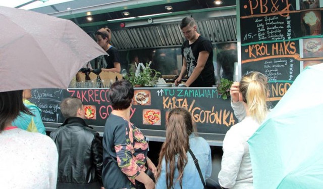 Od piątku do niedzieli w Bydgoszczy odbywa się Festiwal Food Trucków.