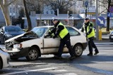 Wypadek na skrzyżowaniu ulicy Skarbka z Jaworzyńską w Legnicy [ZDJĘCIA]