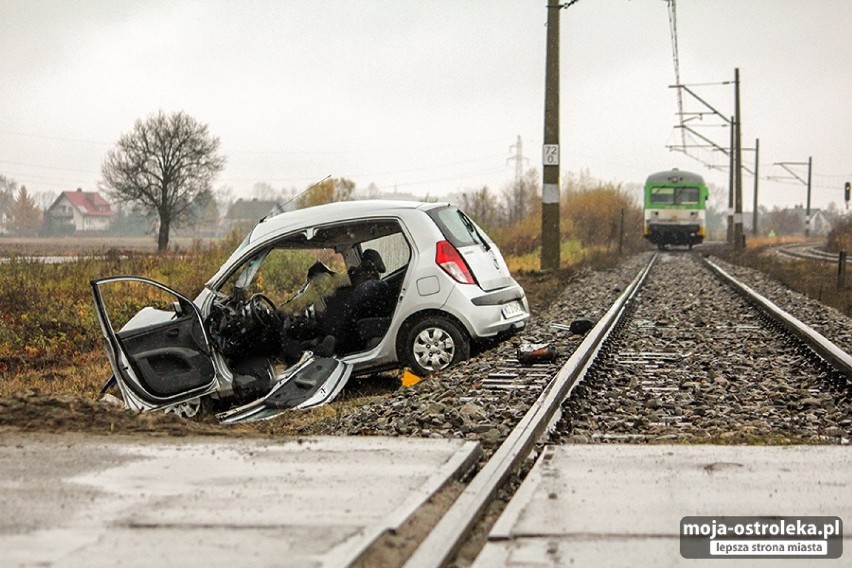 Tragiczny wypadek niedaleko Warszawy. Samochód zdemolowany...