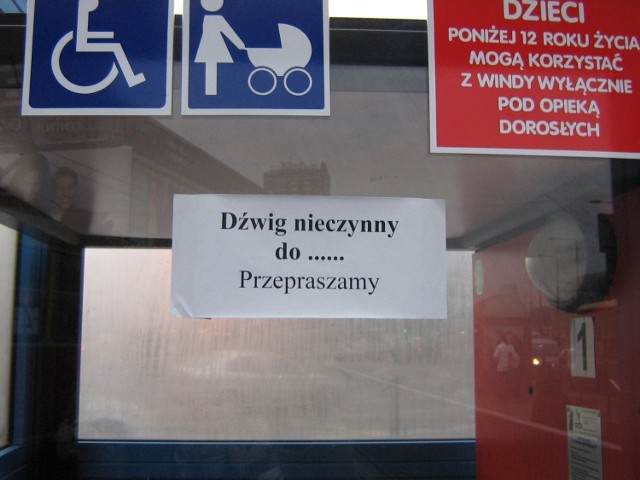 Warszawa. Przystanek tramwajowy Centrum.
