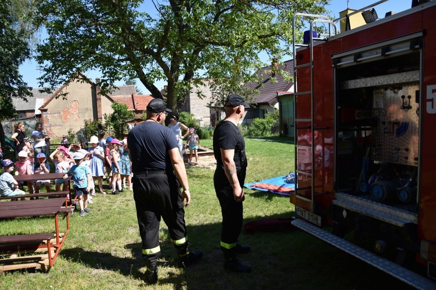 Kuślin: Strażacy odwiedzili przedszkolaków z okazji Dnia Dziecka [ZDJĘCIA]