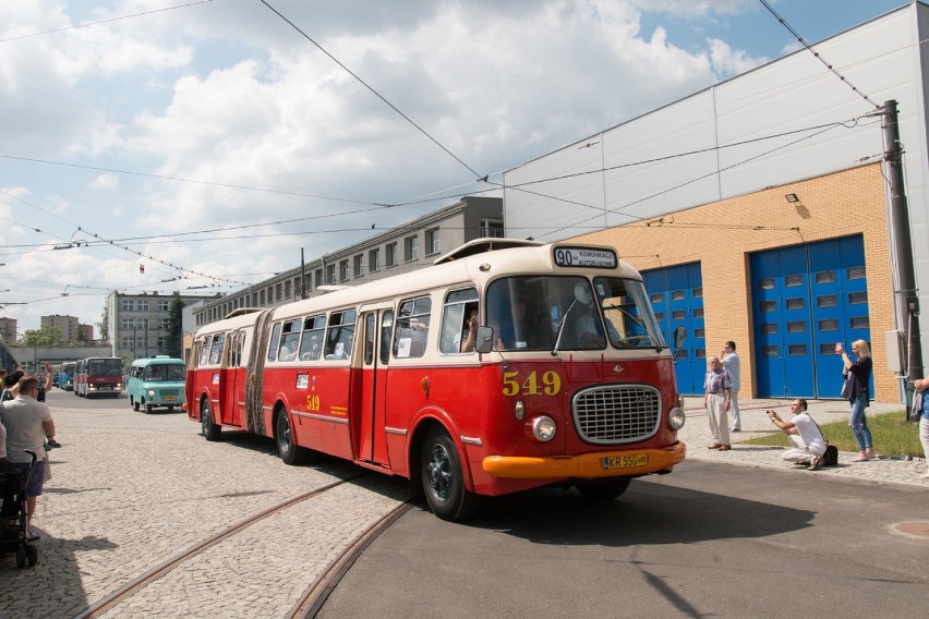 Jelcz 021 (przegubowy nr 549) - eksploatowany w latach 1975-...