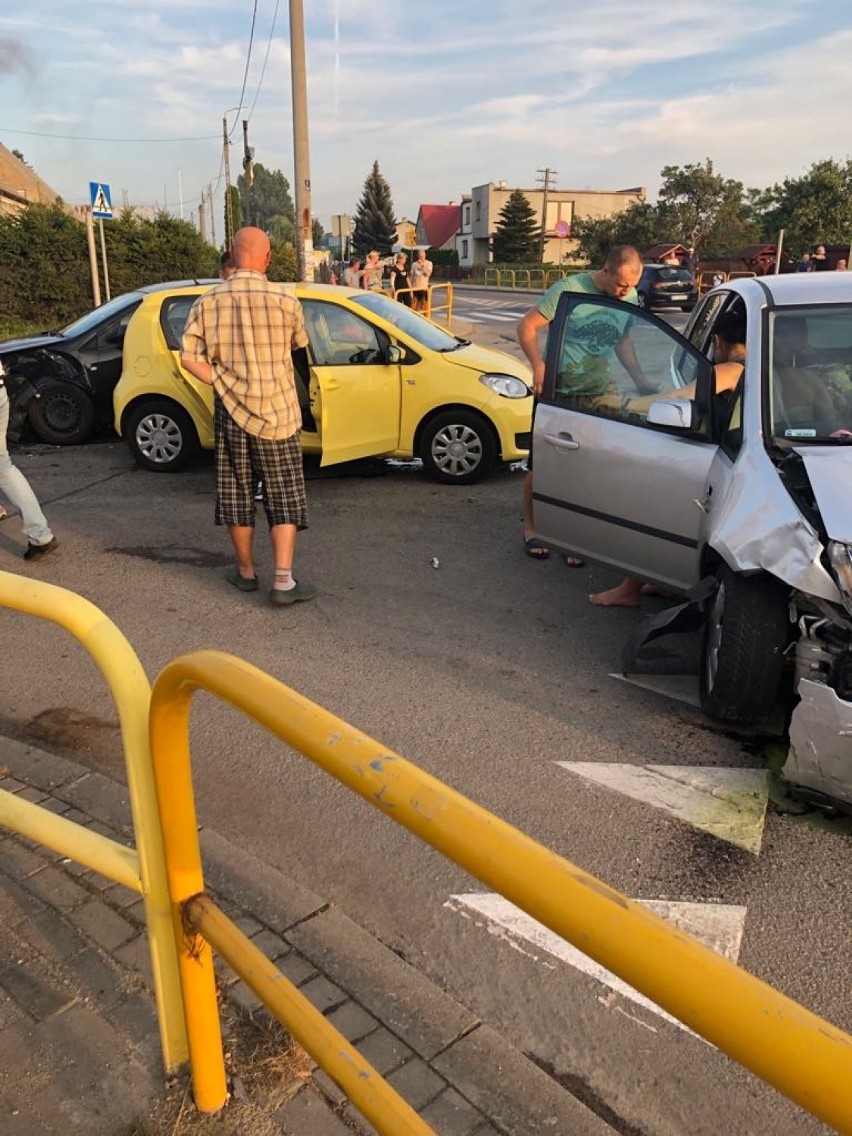 Wypadek w Łebczu: na krzyżówce zderzyły się trzy samochody