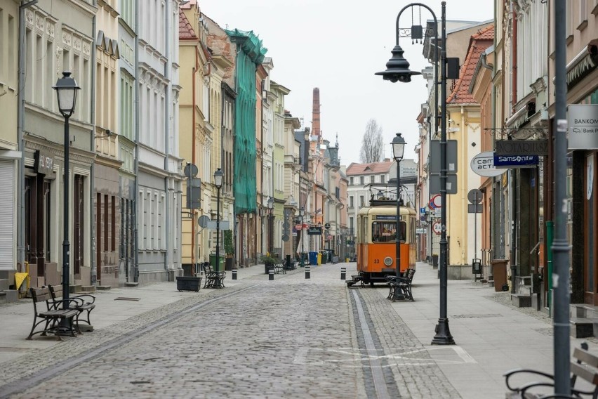 ► Jedną z najstarszych bydgoskich ulic jest ul. Długa (ma...