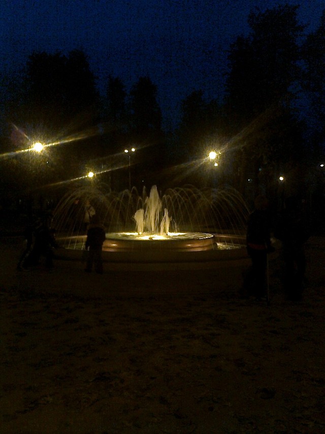 Grająca fontanna przyciąga wielu mieszkańców Kraśnika.