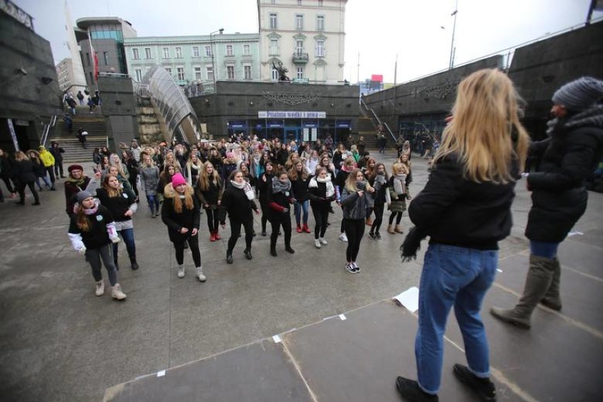 Bytom: One Billion Rising, czyli walentynkowy taniec przeciwko przemocy wobec kobiet w CH Agora