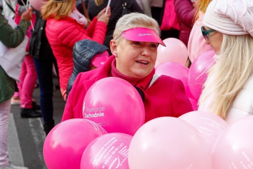 Marsz Różowej Wstążki. Kilkadziesiąt osób przeszło ulicami Szczecina 