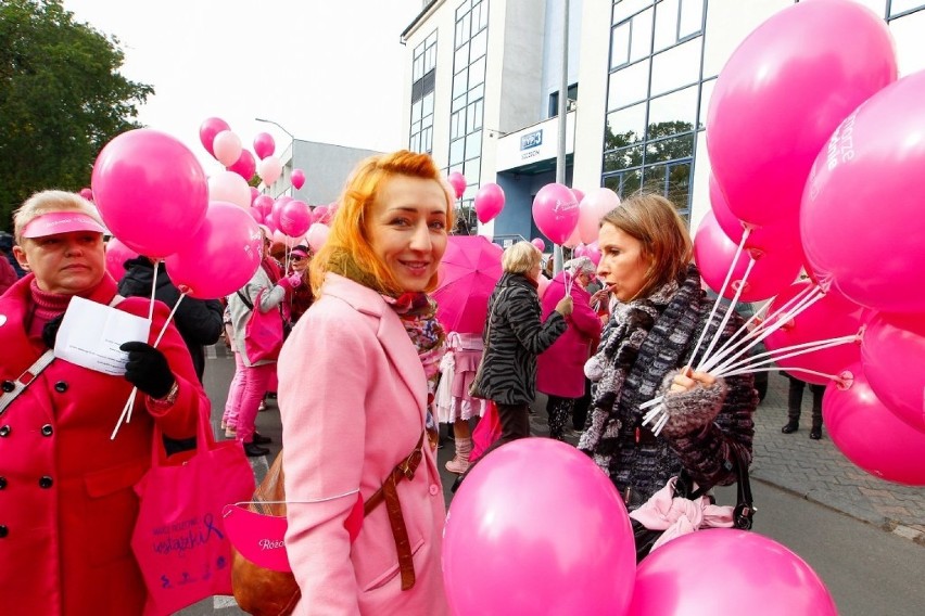 Marsz Różowej Wstążki. Kilkadziesiąt osób przeszło ulicami Szczecina 