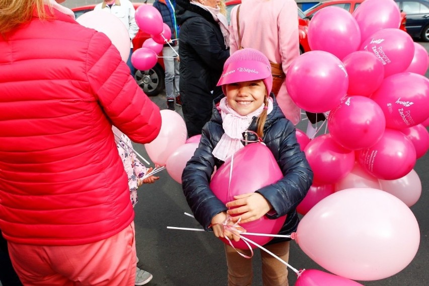 Marsz Różowej Wstążki. Kilkadziesiąt osób przeszło ulicami Szczecina 
