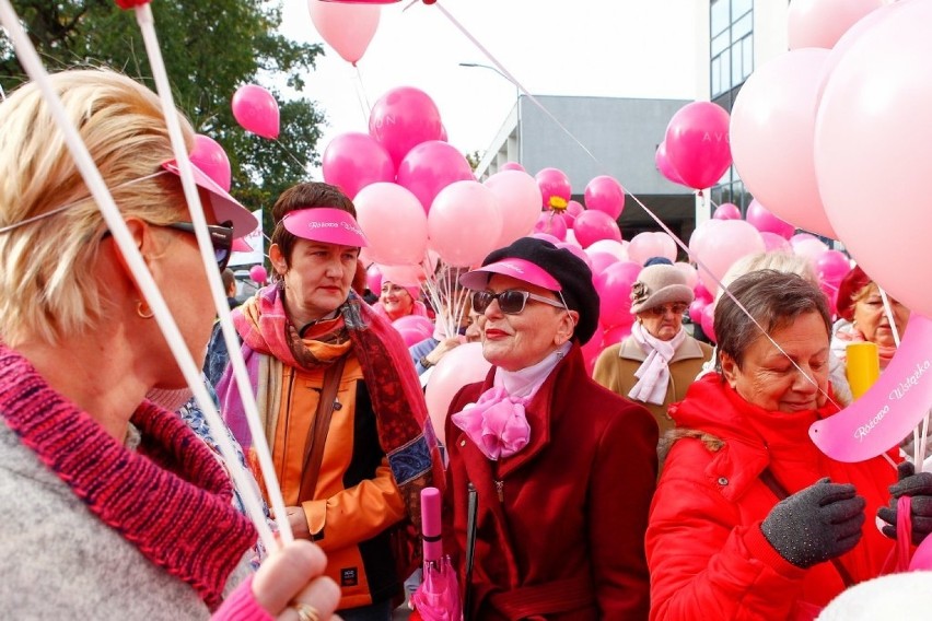 Marsz Różowej Wstążki. Kilkadziesiąt osób przeszło ulicami Szczecina 