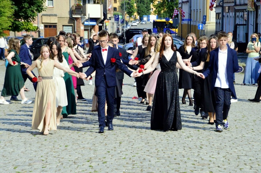 Tańczyli poloneza na rynku w Głogowie