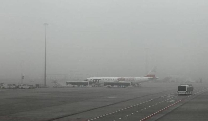 Kraków. Lotnisko w Balicach spowiła mgła. Odwołane loty do Warszawy i Kijowa