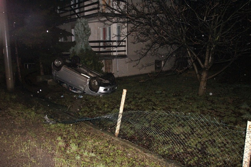 Wypadek w Kunicach, auto dachowało [ZDJĘCIA] 