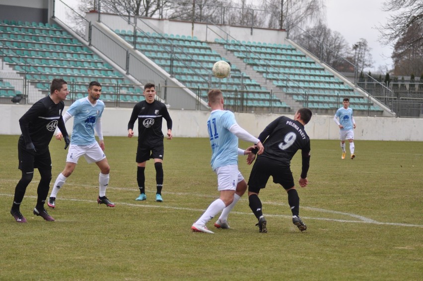 MKP Szczecinek zaczął piłkarską wiosnę na własnym stadionie. Na początek Polonia Płoty [zdjęcia]