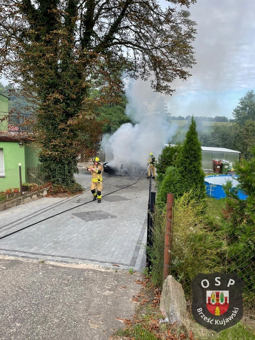 Pożar samochodu w Rzadkiej Woli (gmina Brześć Kujawski)