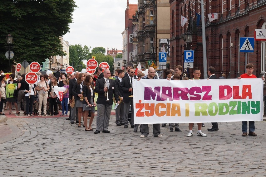 Ulicami Gniezna przeszedł Marsz dla Życia i Rodziny