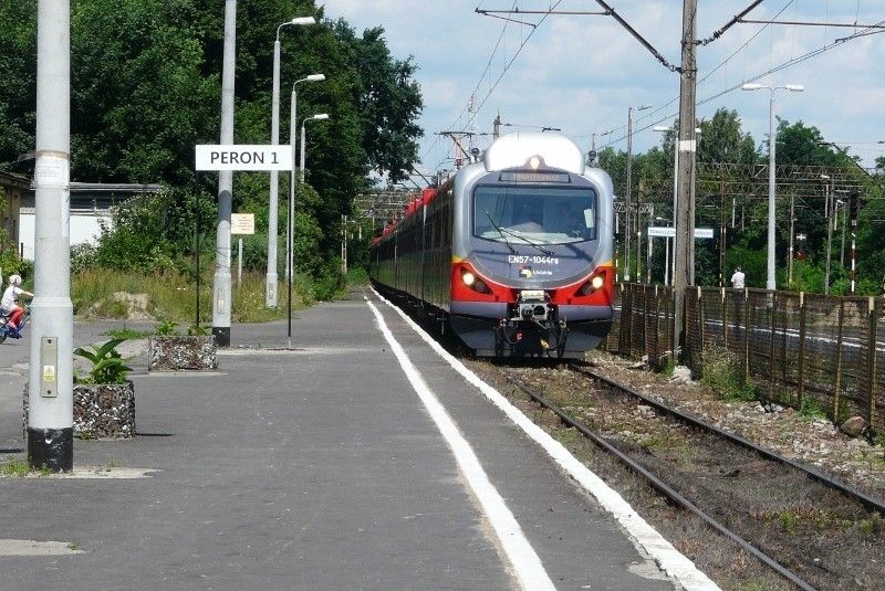 Unowocześniony pociąg pełen turystów z Łodzi zagościł w Tomaszowie
