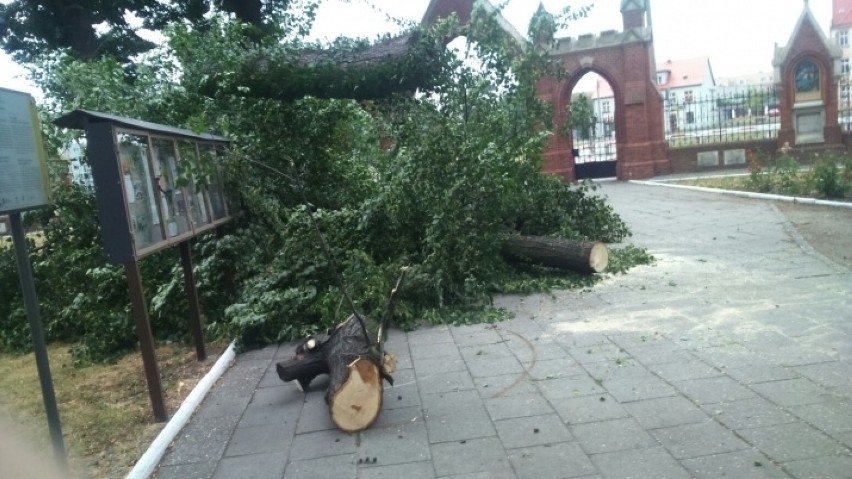 Burza w Raciborzu: ucierpiał plac kościelny