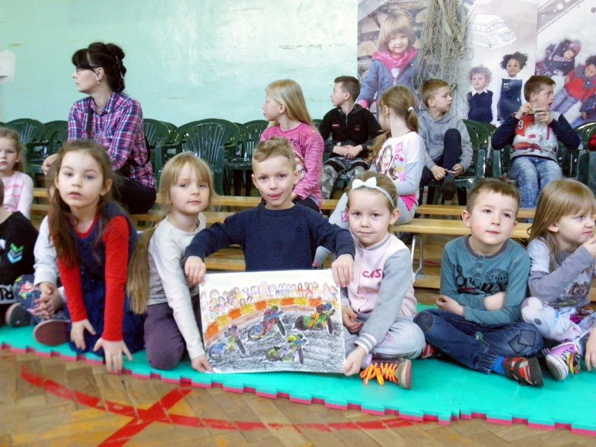 Żużlowcy Polonii Piła gościli w Szkole Podstawowej nr 5 w Pile. Zobacz zdjęcia
