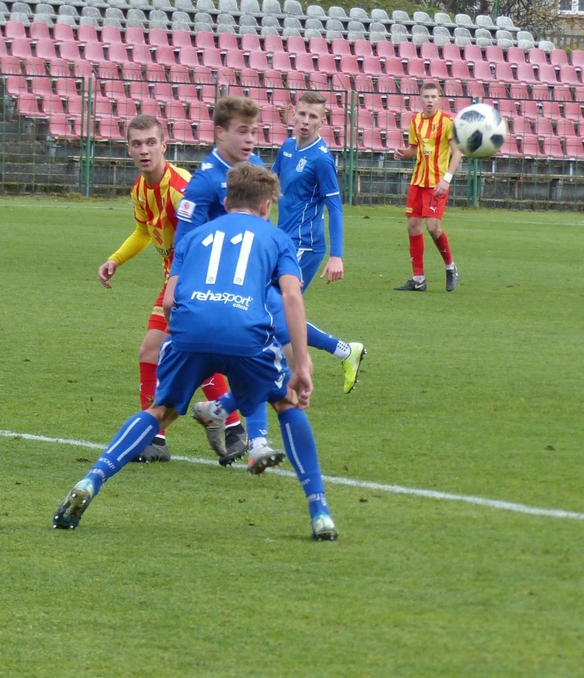 Korona Kielce po zaciętym meczu wygrała z Lechem Poznań 2:1 w Centralnej Lidze Juniorów do 18 lat. Igor Kośmicki dał zwycięstwo [ZDJĘCIA]