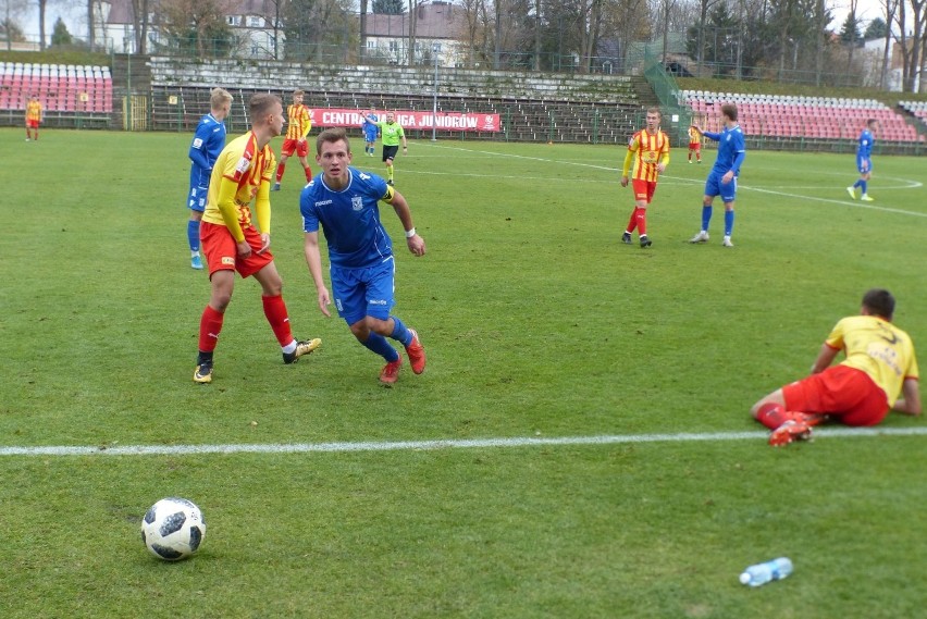 Korona Kielce po zaciętym meczu wygrała z Lechem Poznań 2:1 w Centralnej Lidze Juniorów do 18 lat. Igor Kośmicki dał zwycięstwo [ZDJĘCIA]