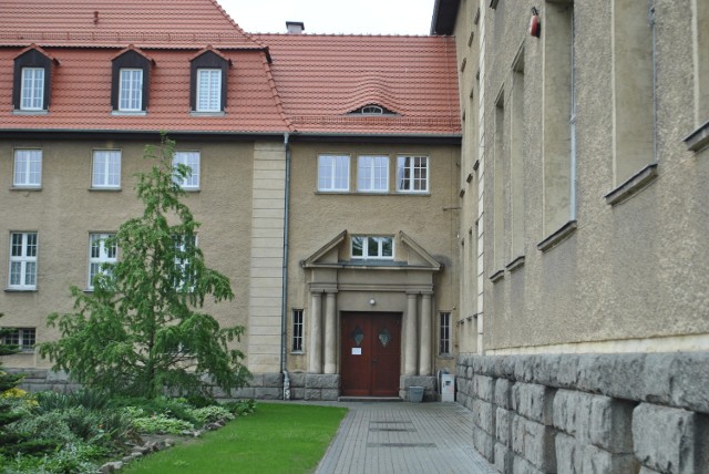 Budynek Liceum im. Marii Skłodowskiej-Curie w Wolsztynie znajduje się przy ul. Poniatowskiego 7