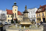 Fontanna na rynku w Rybniku już działa! 1 kwietnia ruszą tańczące fontanny przy bazylice ZDJĘCIA