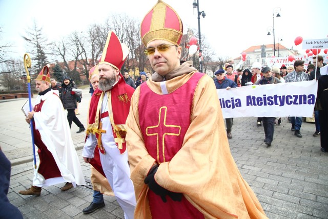 Marsz ateistów 2018. Domagali się “Niedzieli wolnej od księży” oraz świeckiego państwa