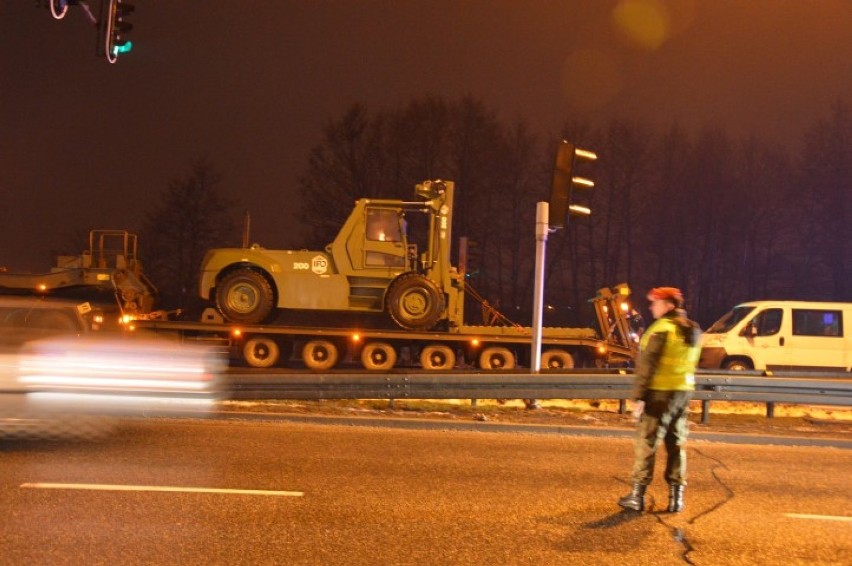 Auto wojskowe uszkodziło wiadukt w Redzie